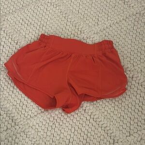 Lululemonn Hotty hot low rise lined 2.5 inch